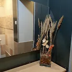 Paralax מלון