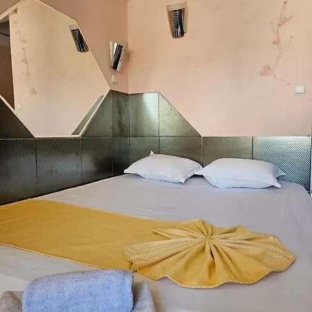 Paralax Hotel 2*