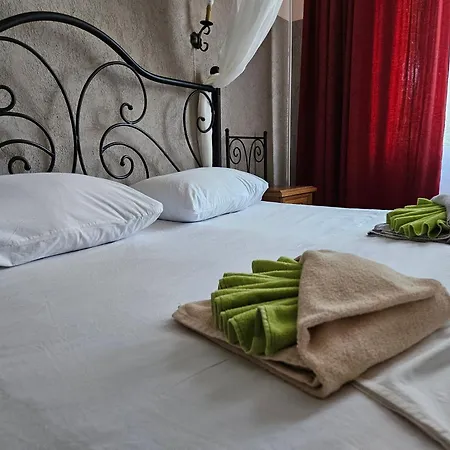 Hotel Paralax 2*