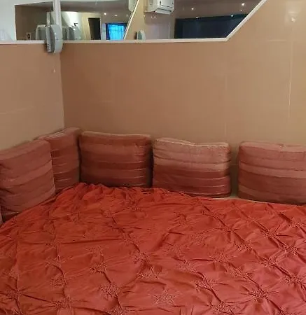 Paralax Hotel 2*
