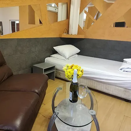 Paralax Hotel 2*