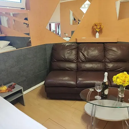 Paralax Hotel 2*
