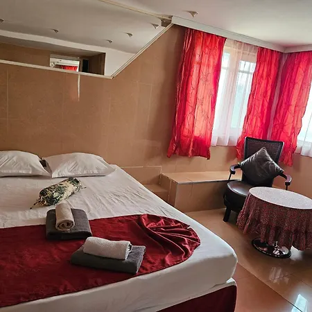 Paralax Hotel