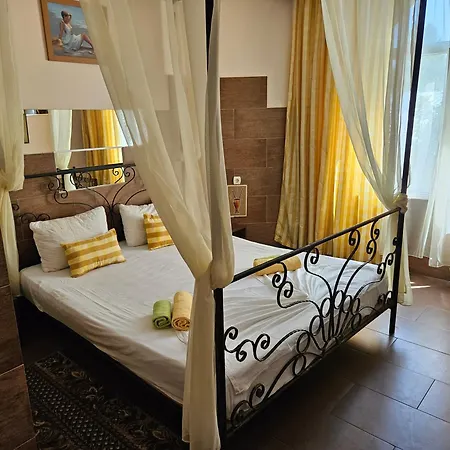 Hotel Paralax 2*